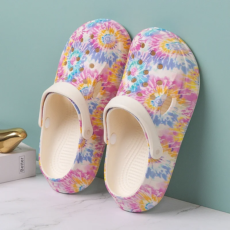 2024 New Cave Shoes Women's Summer Wear Non-slip Beach Soft Sole Internet Celebrity Couple Printed Baotou Sandals