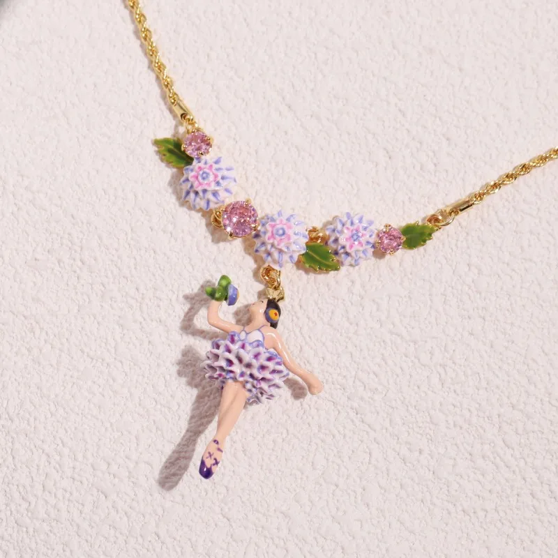 

Light Luxury Spring Summer Cute Sweet Light Purple Daisy Flower Singing Girl Pendant Lilac Skirt Hem Flower Bracelet for Women