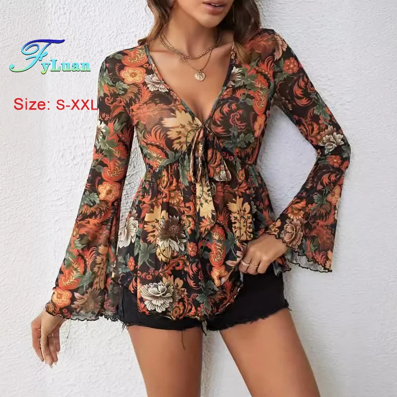 

2025 Новый стиль, женская футболка, модная сетчатая футболка с принтом на груди, на шнуровке, с расклешенными рукавами, рубашка трапециевидной формы, сексуальный женский пуловер с глубоким v-образным вырезом