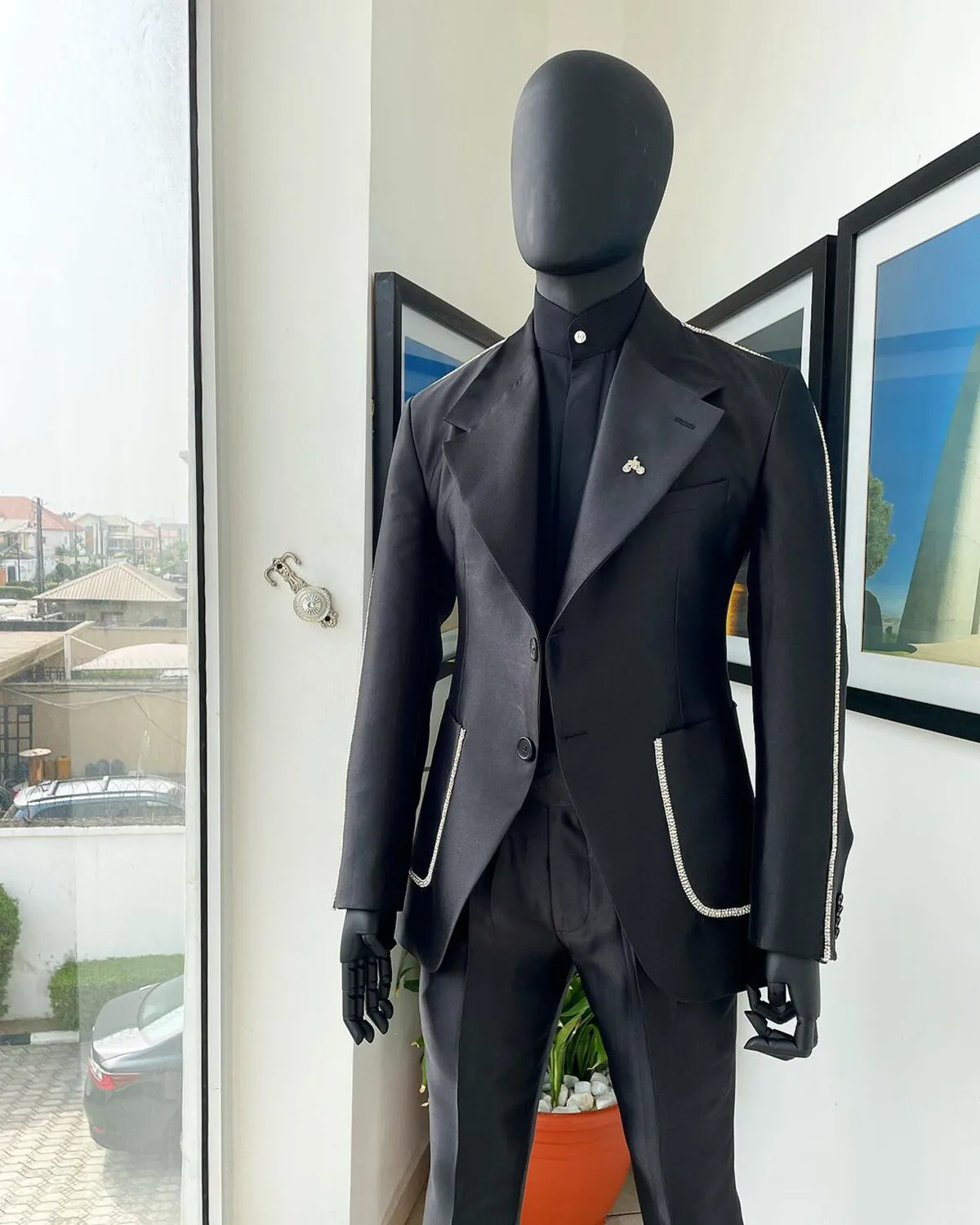 Eleganckie garnitury ślubne dla pana młodego z klapami w szpic, jednorzędowe smokingi, 2-częściowe (marynarka i spodnie), na imprezę, studniówkę, szyte na miarę.