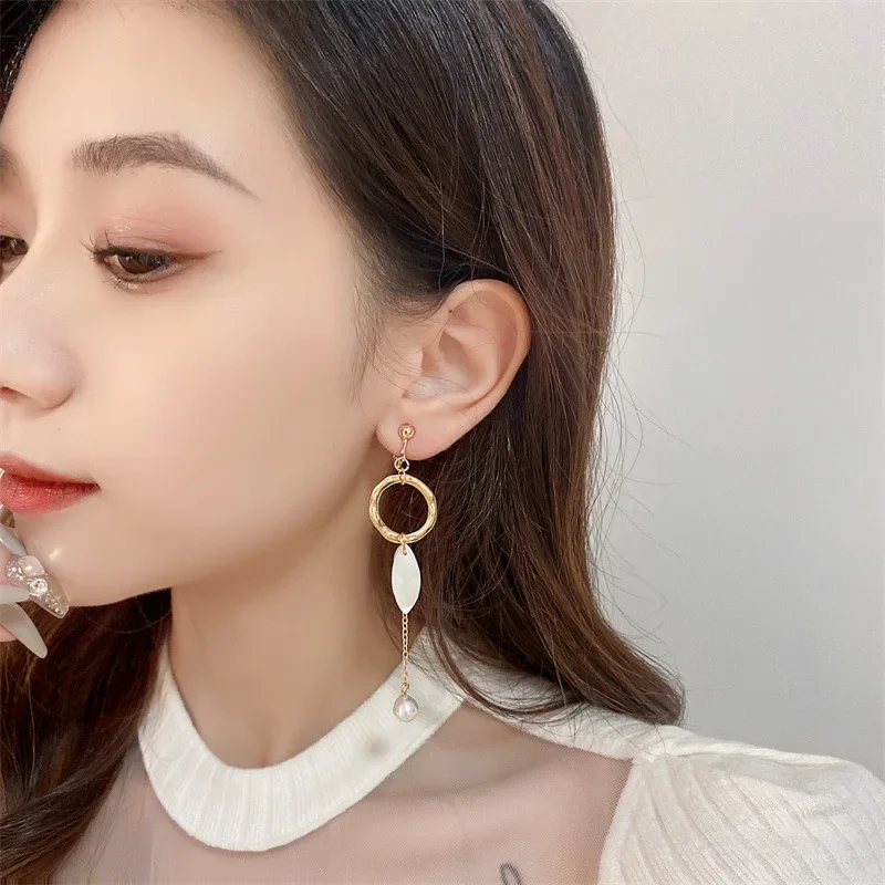 Korean Fashion Shell Flower Tassel Earrings for Women Wedding Simple Versatile Long Asymmetric Clip on Earrings Without Piercing