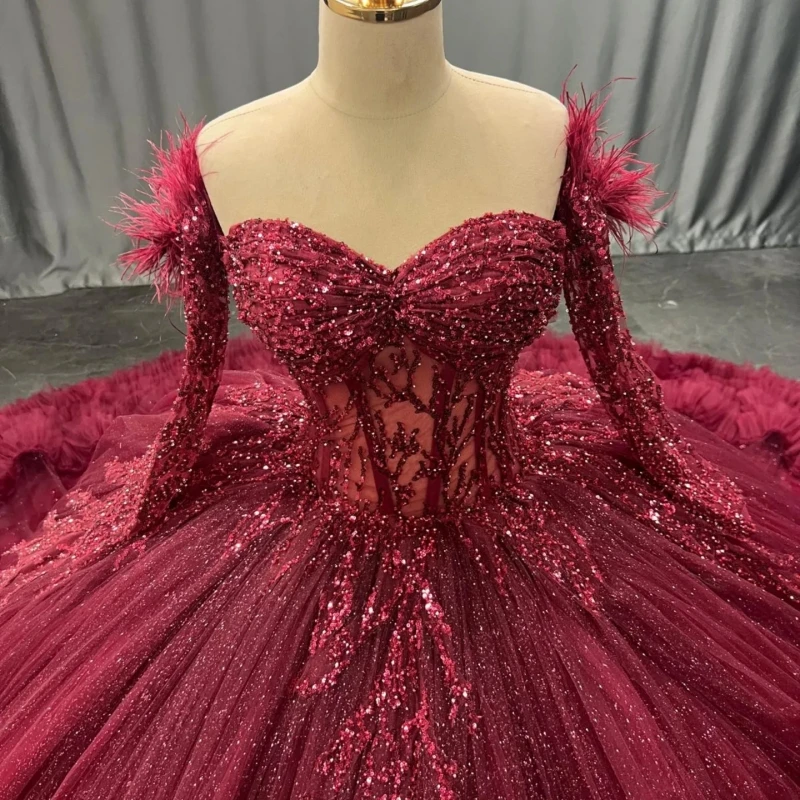 カスタマイズされた光沢のある赤いキンセアニェーラドレスオフショルダースパンコールアップリケロングテールレースレイヤリング Vestido 15 Quinceanera