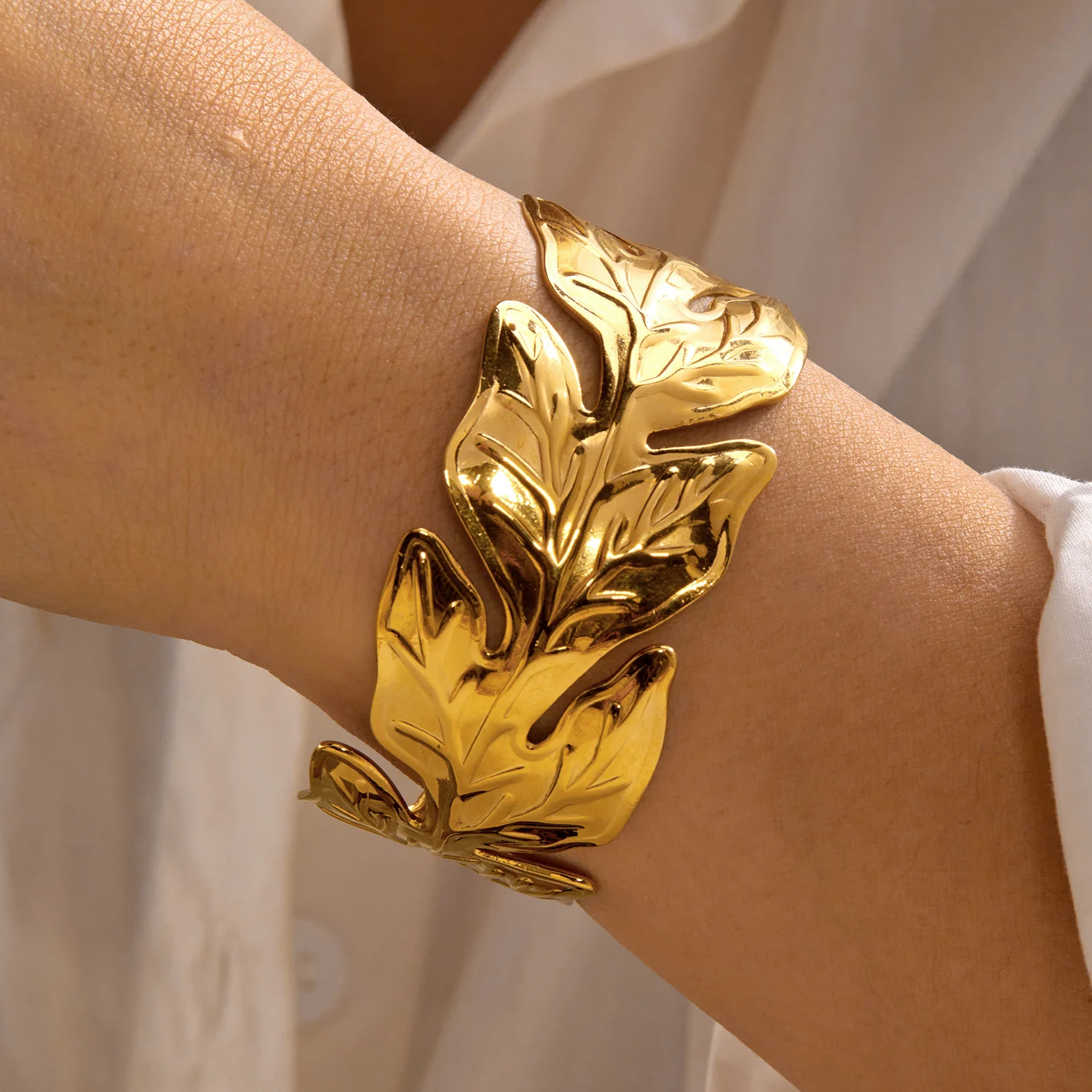 3D-Blattvenen-Textur Offener Armreif aus Edelstahl, Naturinspiriertes Mehrschichtiges Botanisches Armband für Frauen, Verstellbar – Detail 5