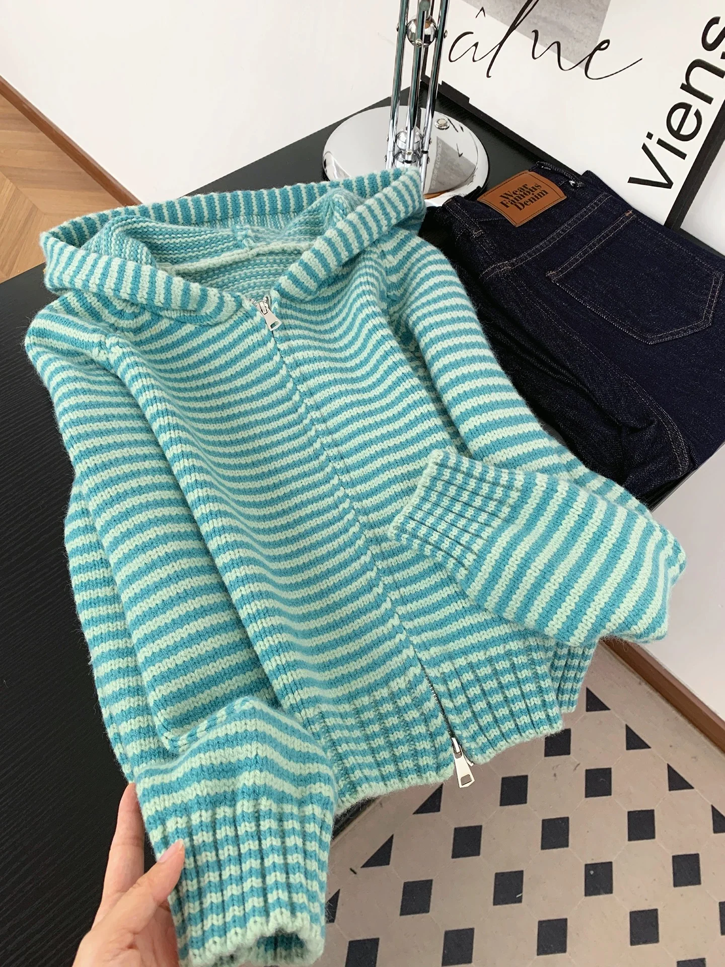 Maglione con cappuccio a righe stile pigro Donna Autunno Inverno Giacca cardigan lavorata a maglia con cerniera casual allentata Top versatile a maniche lunghe