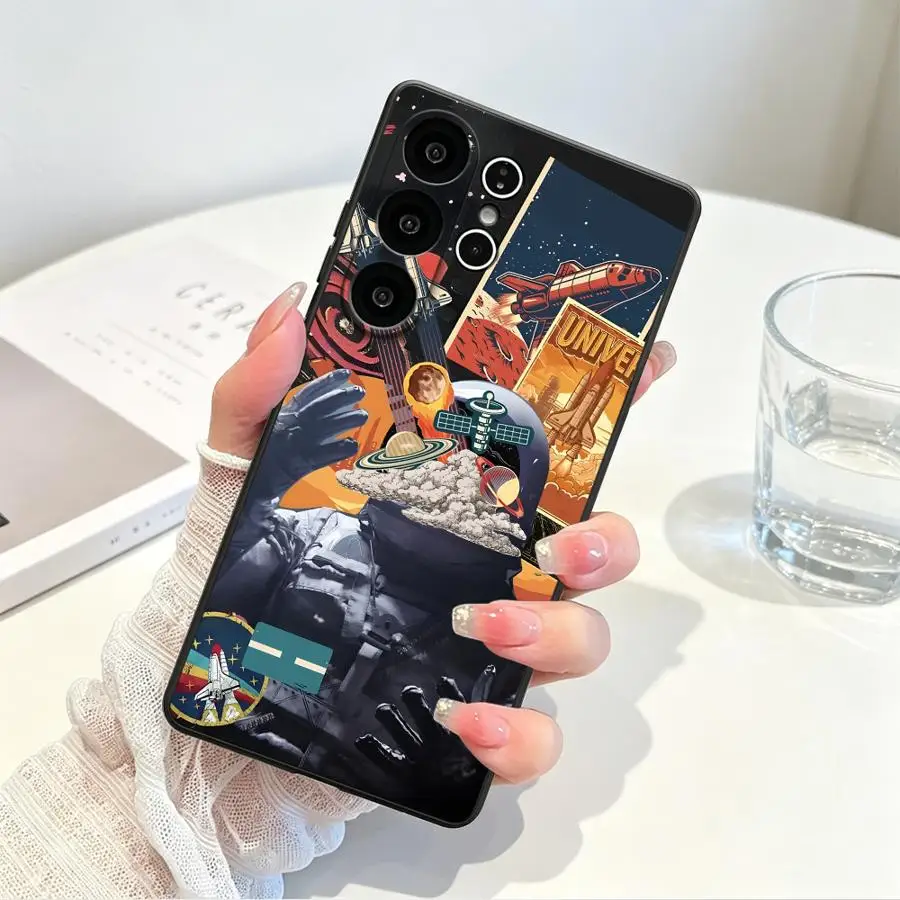 Cartoon Collage Astronaut Phone Cover Case for Samsung Galaxy S26 Ultra S23 S25 Plus S20 S21 FE S10 S9 Note 20 8 9 10 S25+ S24