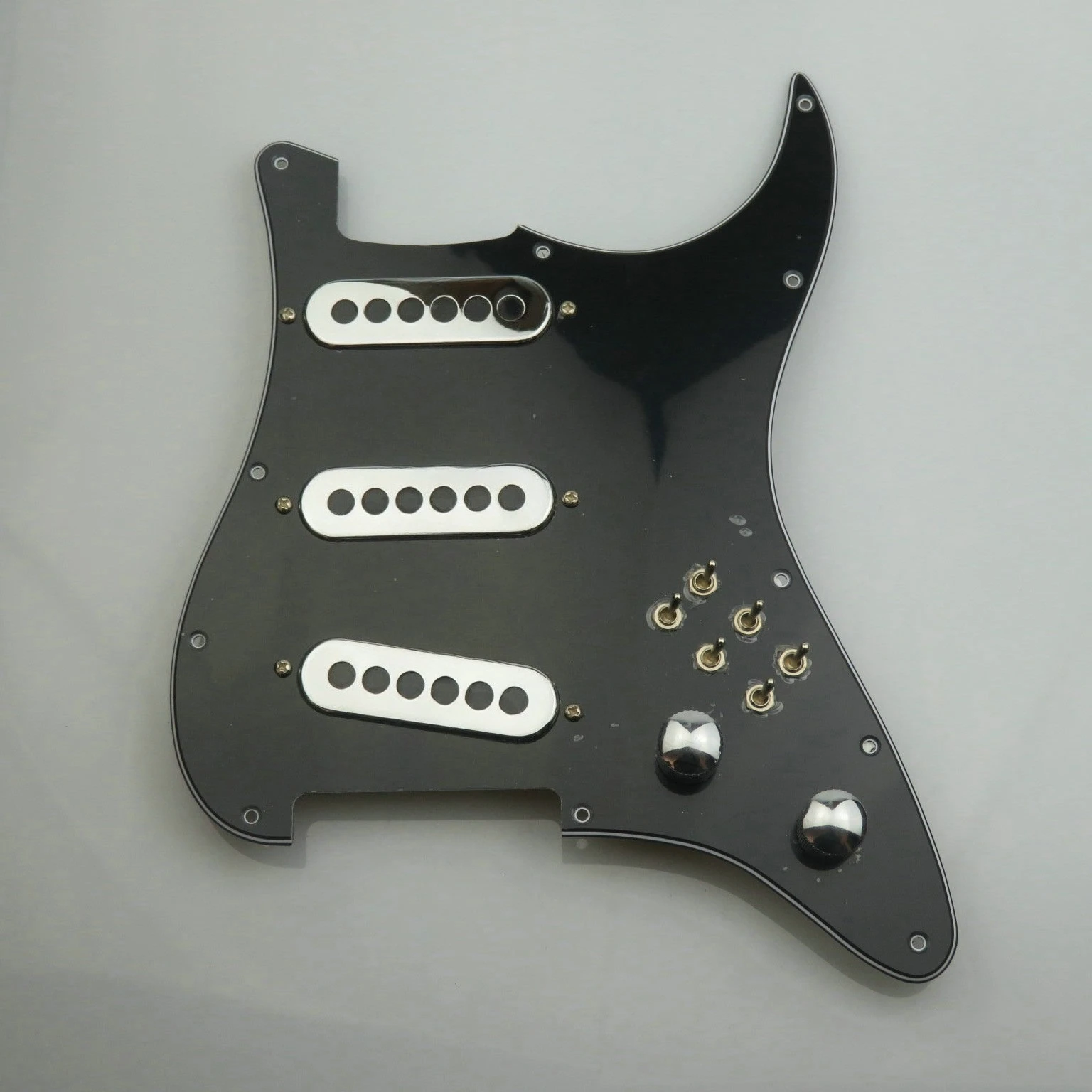 Best Offer Prewired SSS Chrome Single Coil Loaded Pickguard Black 3-Ply Assembly for ST Strat Guitar