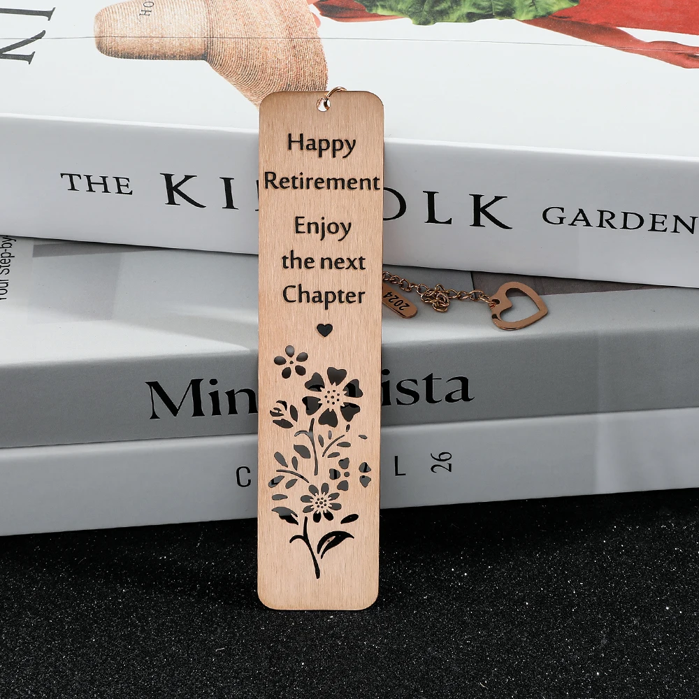 1pcs Rose Gold Skeletonized Stainless Steel Bookmark with Skeletonized Heart Pendant, Christmas Gift, Halloween Gift For Friends