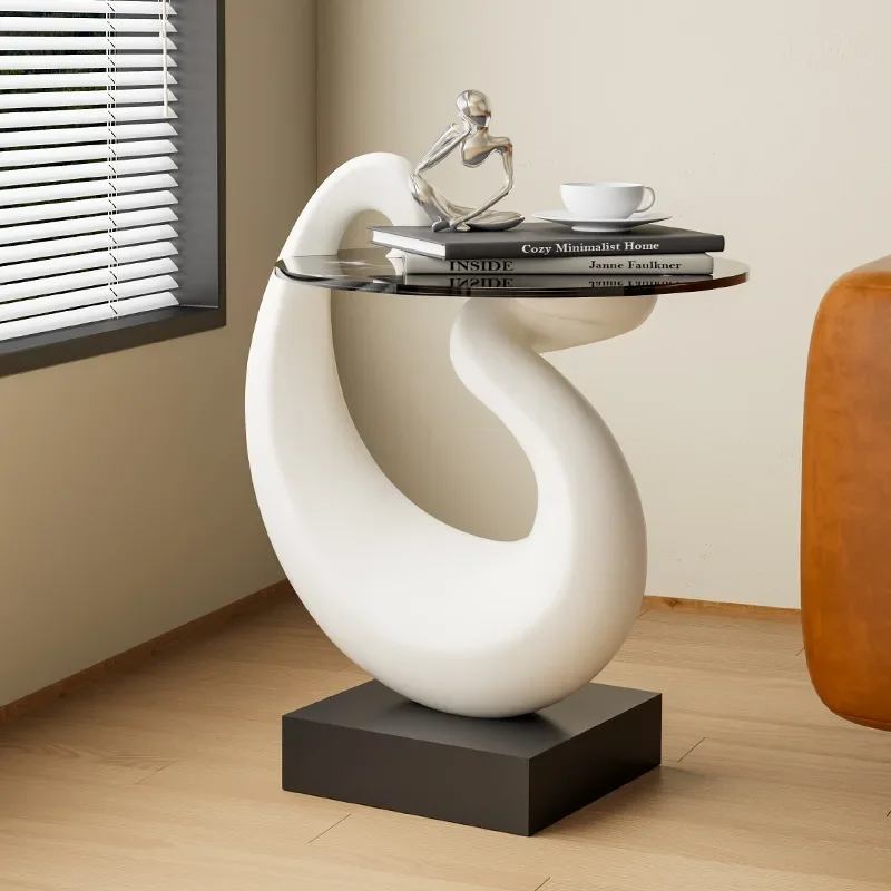 Artistic daytime goose edge geometric creativity, light luxury high-end feeling, cream sofa corner table