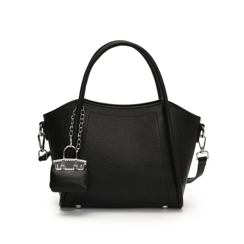 

Unique Minimalist Fashionable Messenger Bag Elegant Crossbody With Letter Logo Design For Women Practical Commuter Use