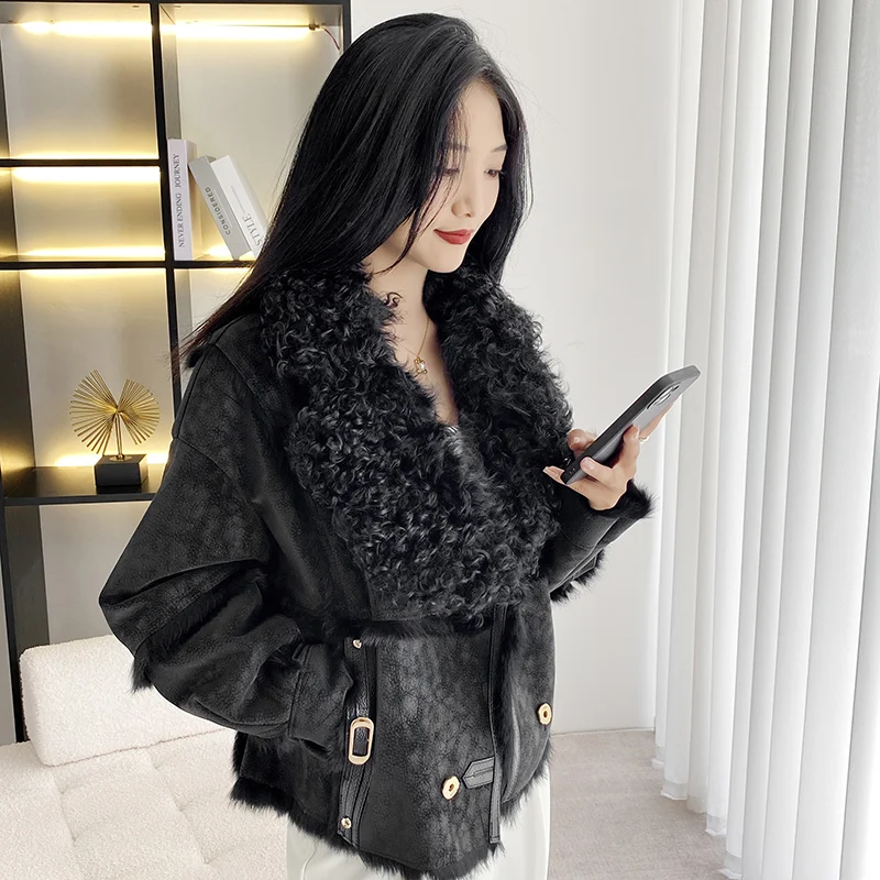 Fur Women\'s Jacket Winter New Rabbit Fur Integrated Lamb Plush Collar Short Thickened Warm Luxury Coat Loose Long sleeved Korean