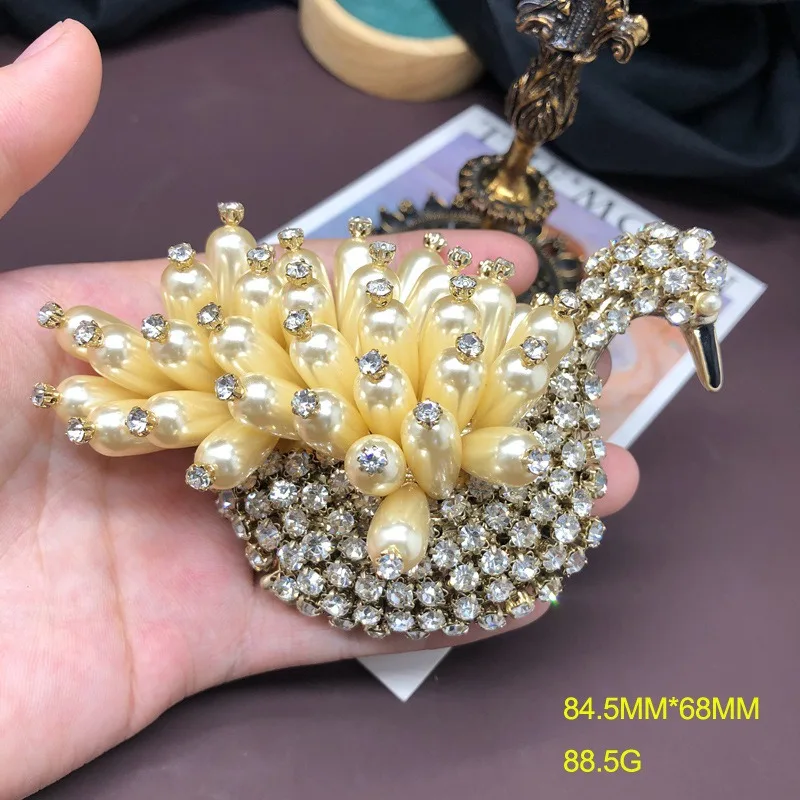 

Antique High-end Luxury Swan Brooch Copper Handwoven Diamond Baroque Pearl Versatile Pin Women
