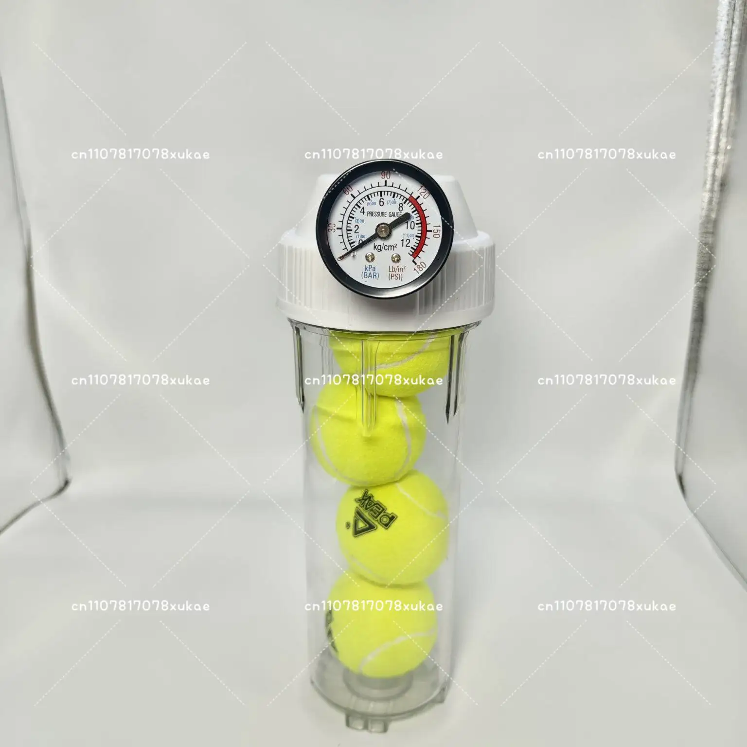Der Tennis-Druckbehälter bietet Platz für 4/8 Tennisbälle. Er ist auslaufsicher und kann aufgefüllt werden, was die praktische Lebensdauer erheblich verlängert.