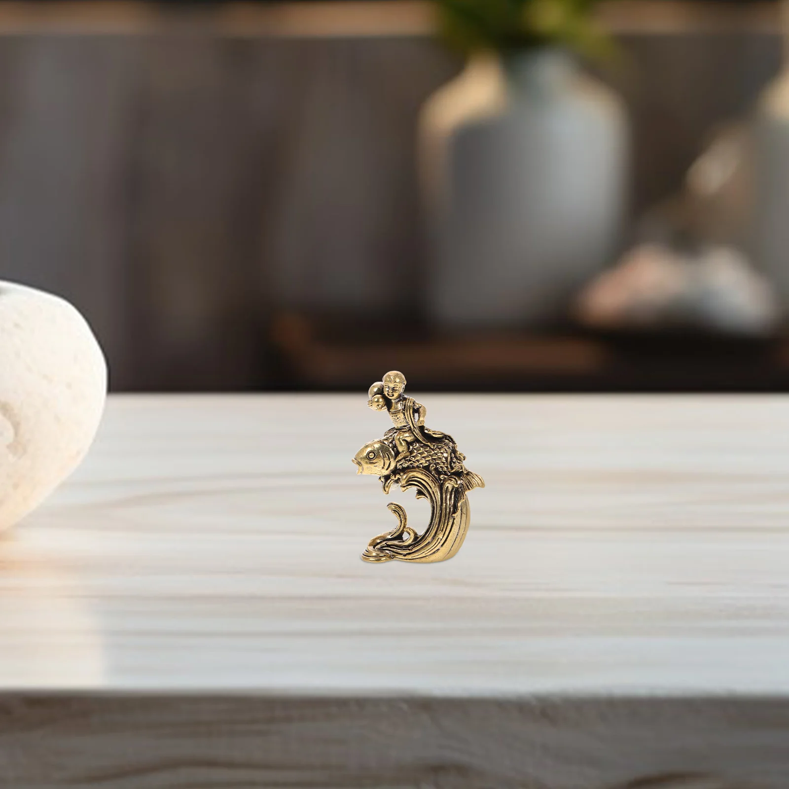 

Pure Brass Koi Statue Elegant Desktop Sculpture Feng Shui Wealth Symbol Home Office Decor Tabletop Ornament Luck Charm