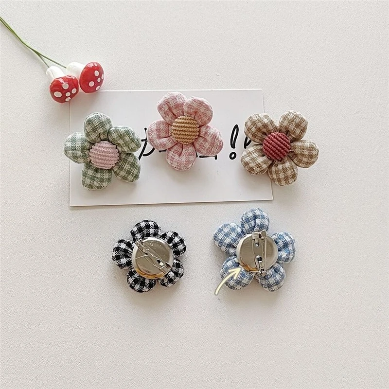 Cotton Linen Plaid Flower Brooch for Women Forest Girl Style Sweet Versatile Decorative Pin Bag Accessory Lightweight Breathable