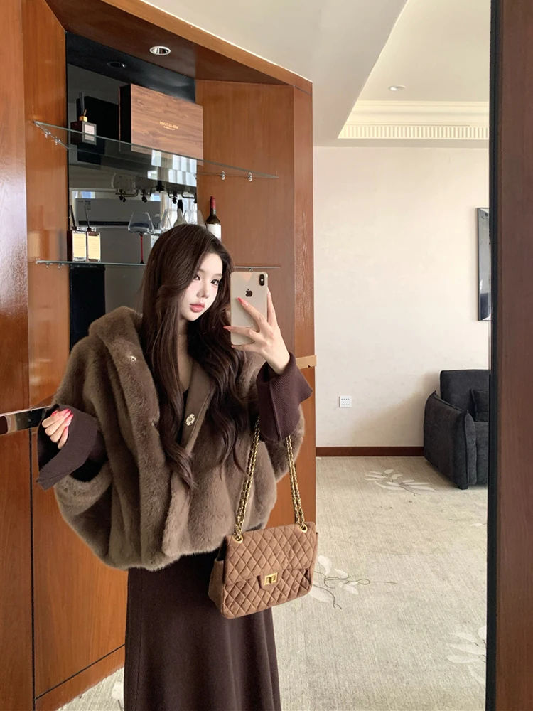 เสื้อโค้ทขนมิงค์เทียมกำมะหยี่สไตล์เรโทรสำหรับผู้หญิง แฟชั่นฤดูใบไม้ร่วงฤดูหนาว รุ่นใหม่ แขนยาว ติดกระดุม แบบสวมทับ