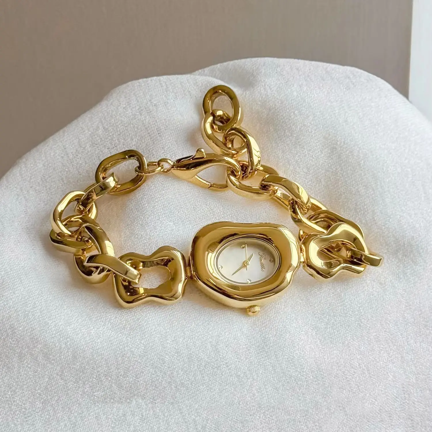 

Light Luxury Fashion Original Brands Women's Watch Gold Irregular Design Hollow Bracelet Quartz Ladies Watches Gift