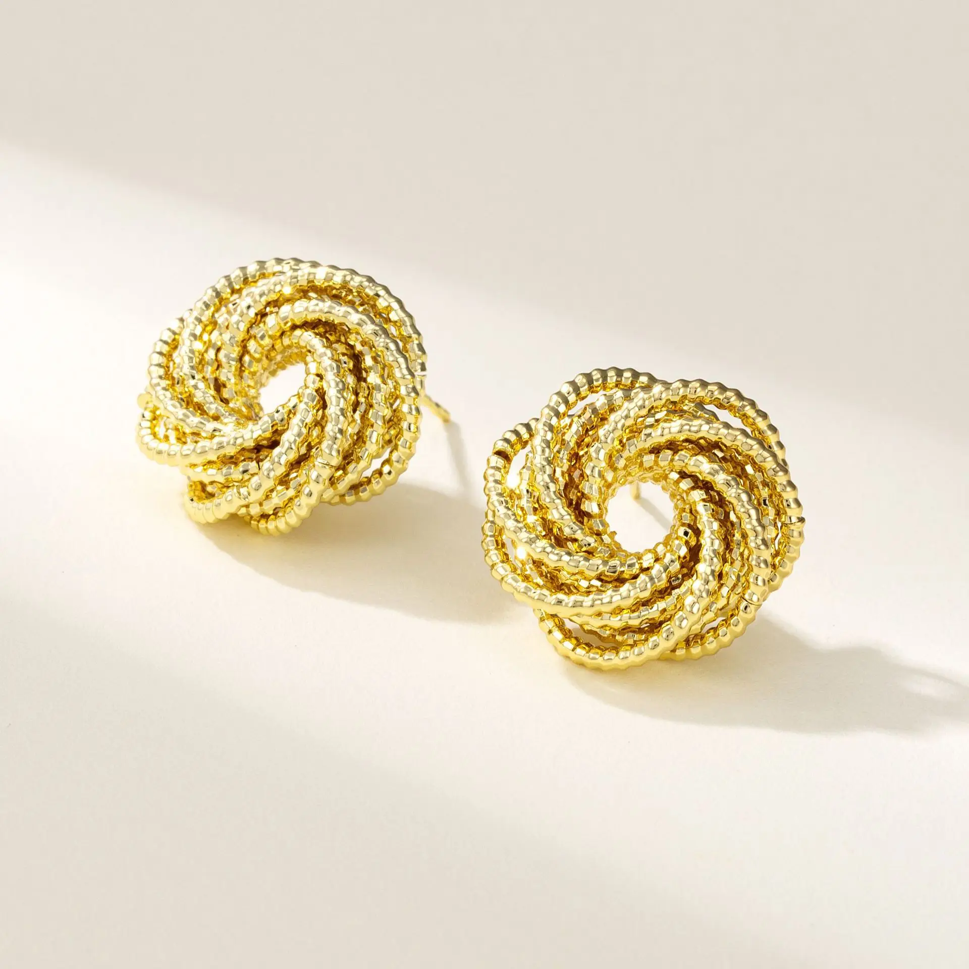 

Vintage Elegant Gold Plated Wire Flower Dangle Earrings - Statement Jewelry for Women