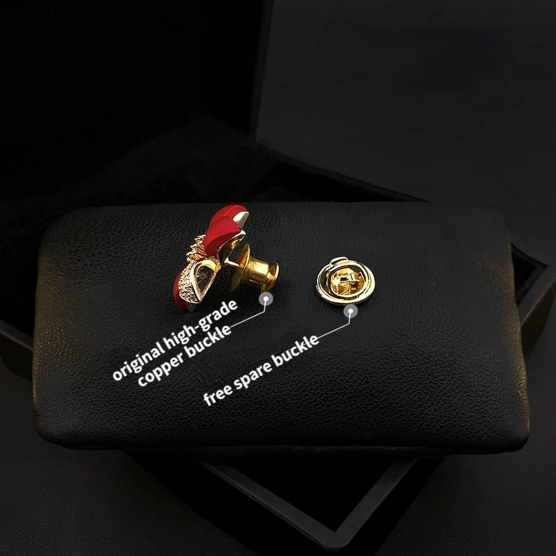 Red Small Flower Brooch Luxury High-End Mini Collar Pin Suit Neckline Corsage Accessories Women Rhinestone Jewelry Gift Pin 1262