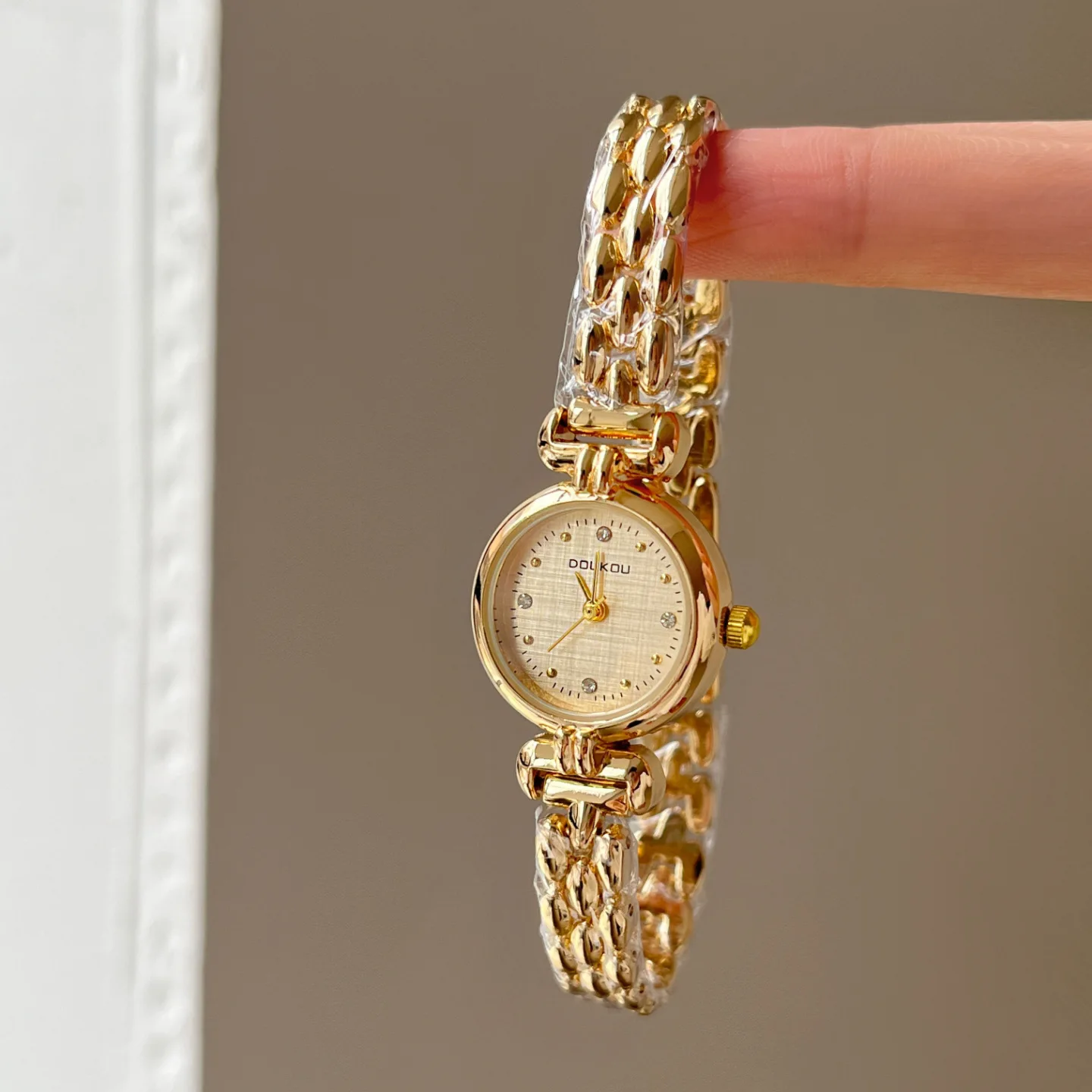 Luxury women's watch simple retro gold and silver watch small chain watch temperament women's watch high quality watch for women