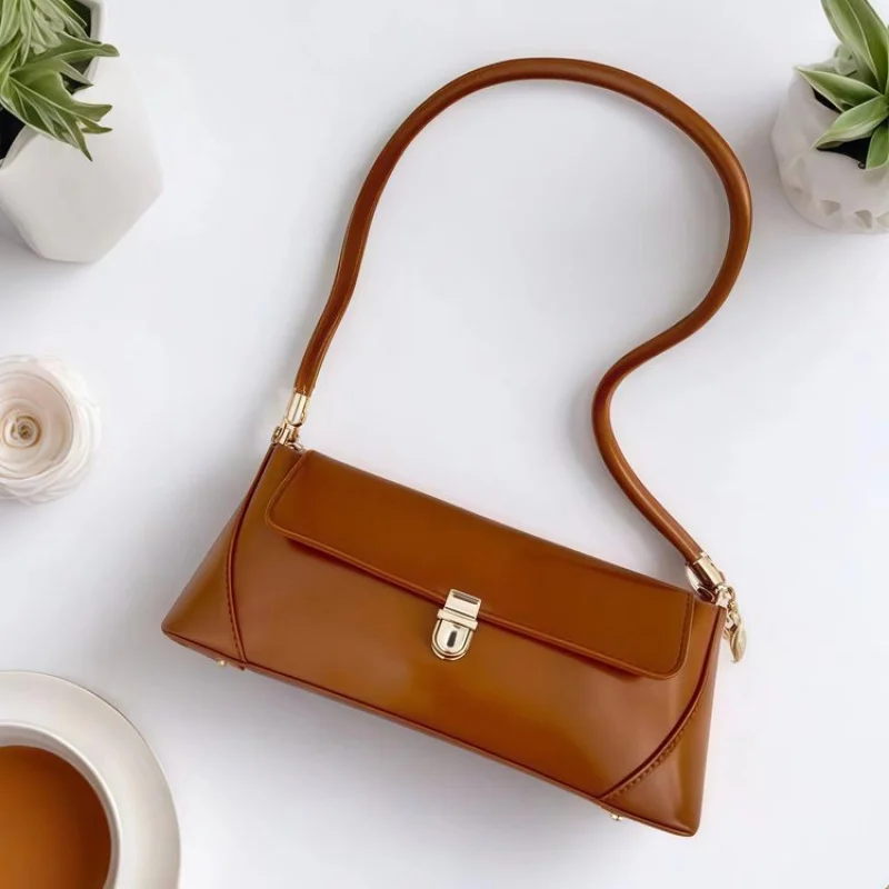 

Высококачественная женская сумка через плечо с логотипом люксового бренда и популярным классическим элегантным стилем из кожи премиум-класса для пригородных поездок ​