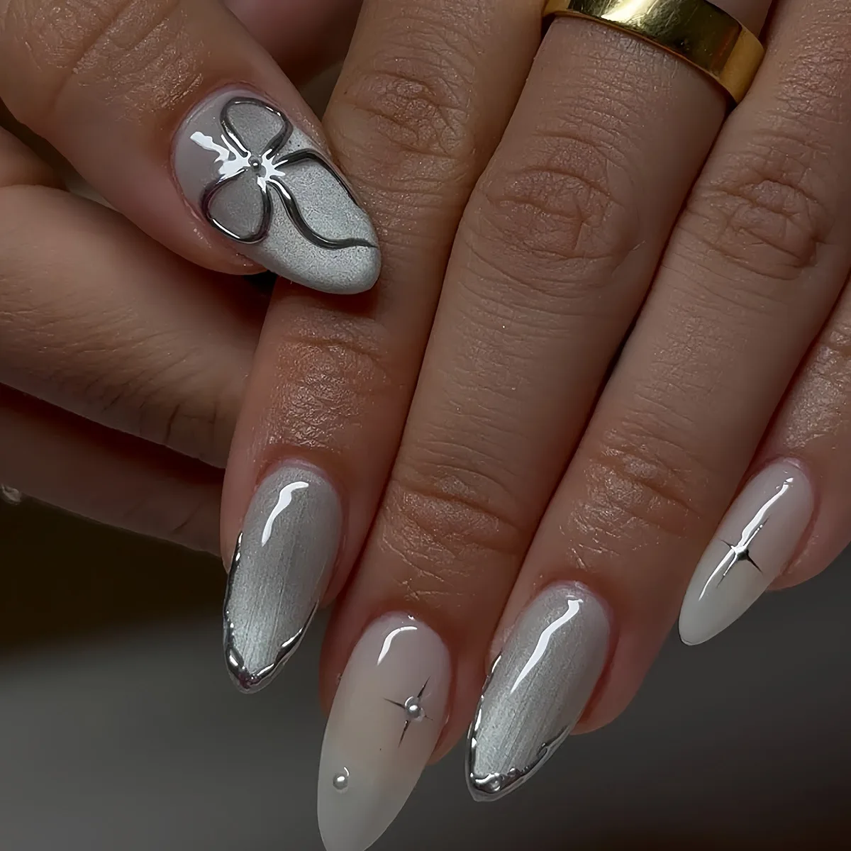 

24PCS Glossy Gradient Almond Fake Nail with Cat Eye Silver Accent Bow Press on Nails Edgy Sweet Cool Nail Art for Women Wearable