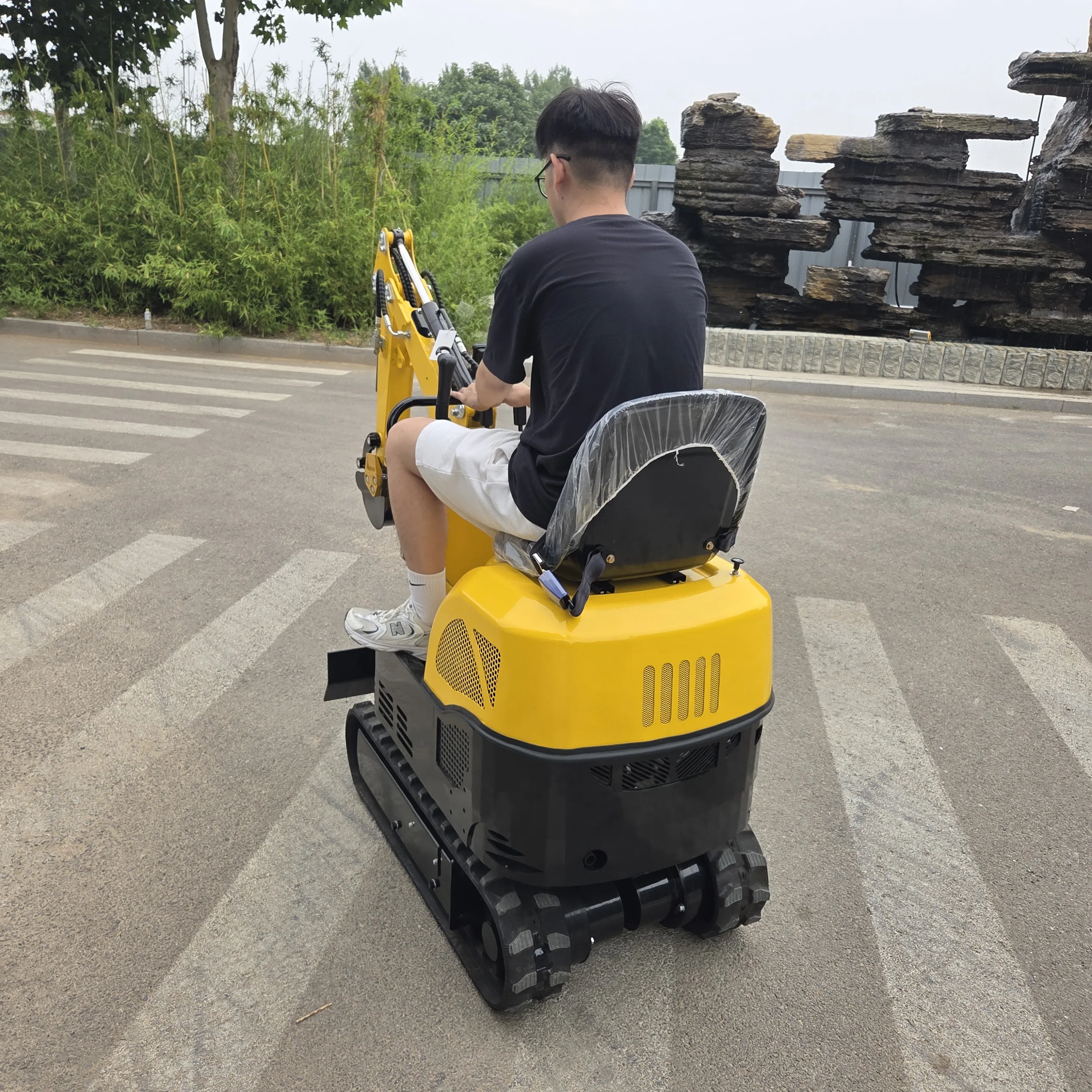 High quality small hydraulic crawler excavator for sale 0.8 tons orchard farm trencher customized 1000 kg mini crawler excavator