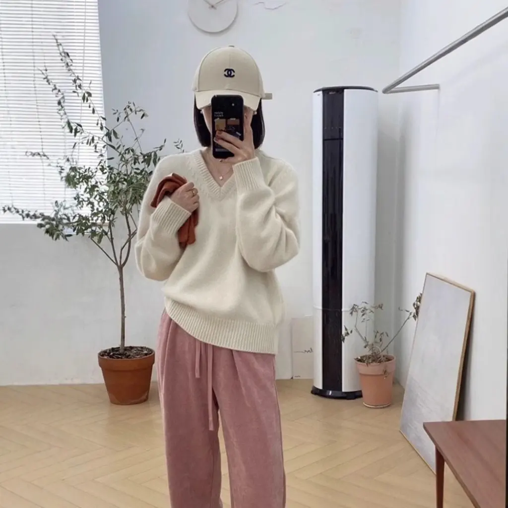 

Women's V-Neck Wool Sweater 100% Soft Waxy Fabric Loose Fit Casual Thick Base Layering Top for Autumn Winter