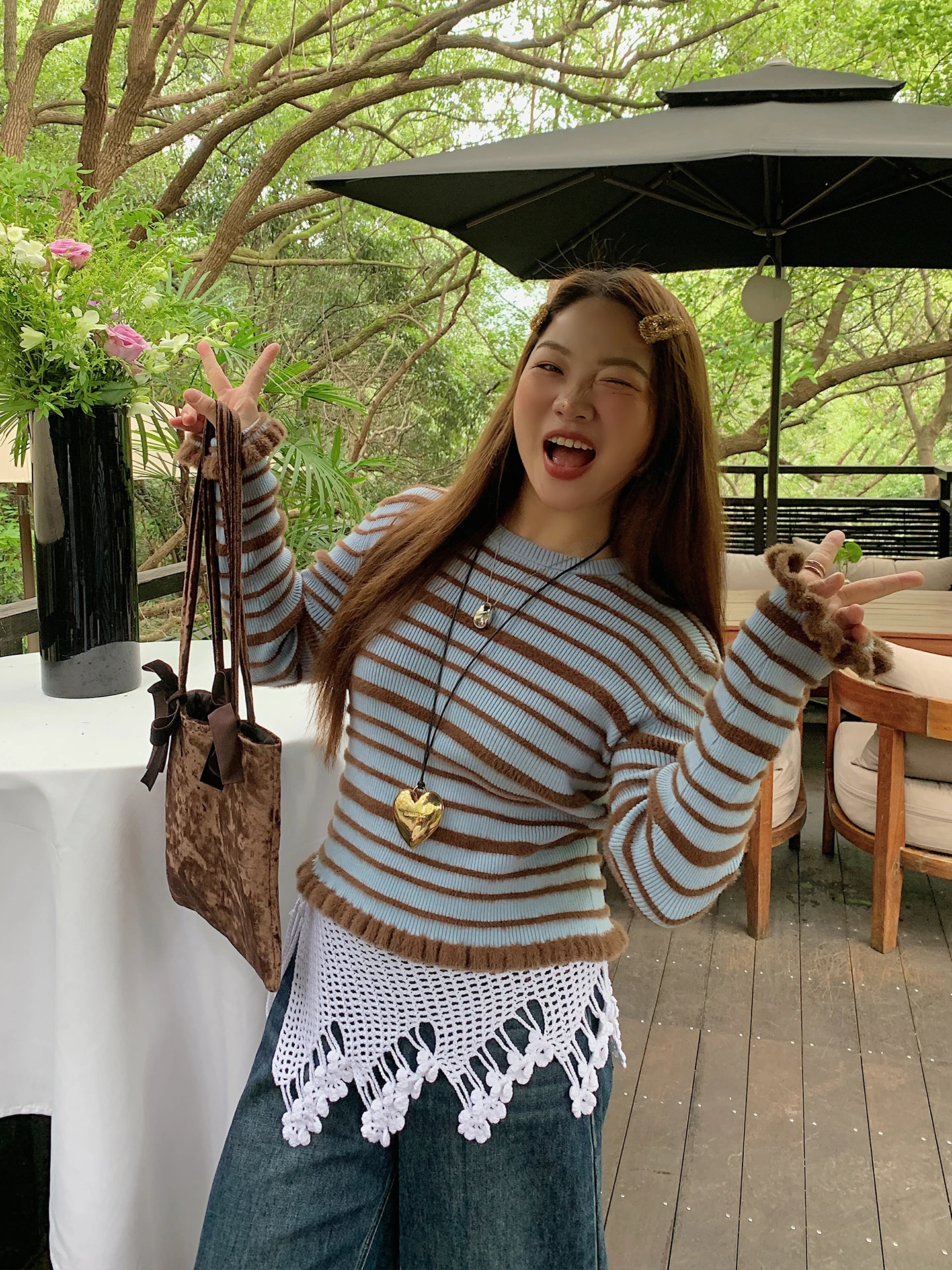 

Женская трикотажная кофта в полоску больших размеров, осенне-зимняя новинка, с цветочным декором, приталенная, с круглым вырезом, длинный рукав