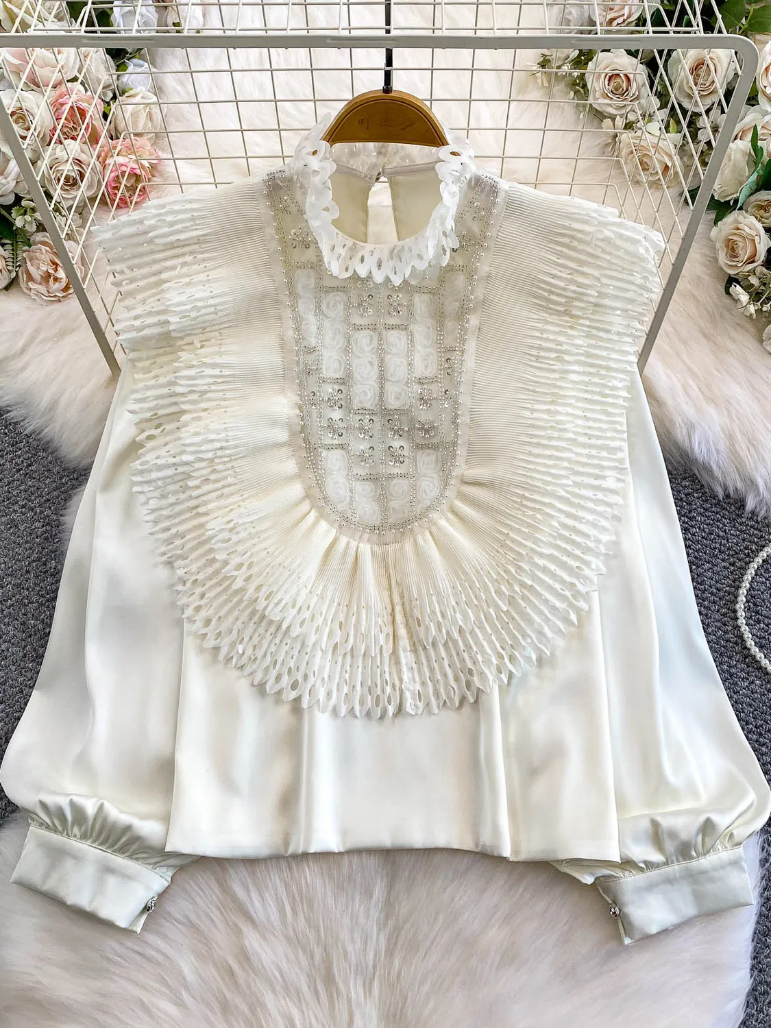 

Elegant Hollow out Lace Trim round Neck Shirt Women's Anti-Aging Sequin Blouse Luxury Style Long Sleeve Loose Fit Casual Wear