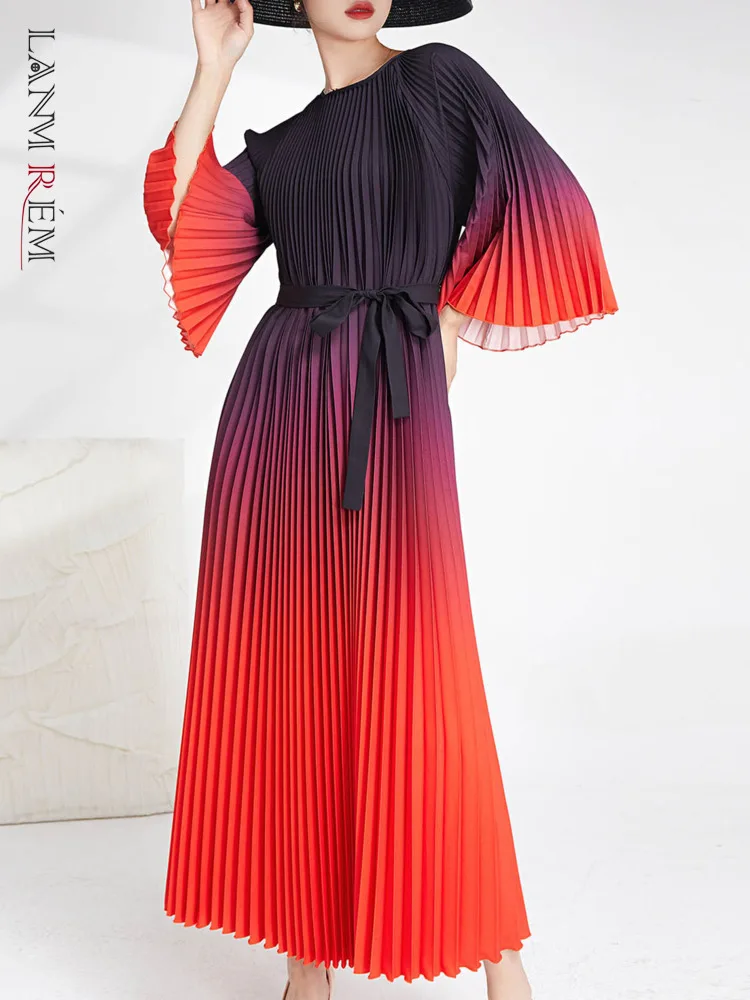 

LANMREM Gradient Pleated Dress Women O-neck Flare Sleeves Maxi Dresses Female Party Festival Clothes 2024 Spring Summer 2YA433