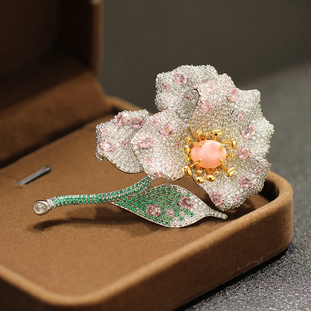 

Light Luxury High-end Pink and White Cubic Zirconia Inlaid Iris Flower Brooch Exaggerated Exquisite Bouquet Women's Brooche Pin
