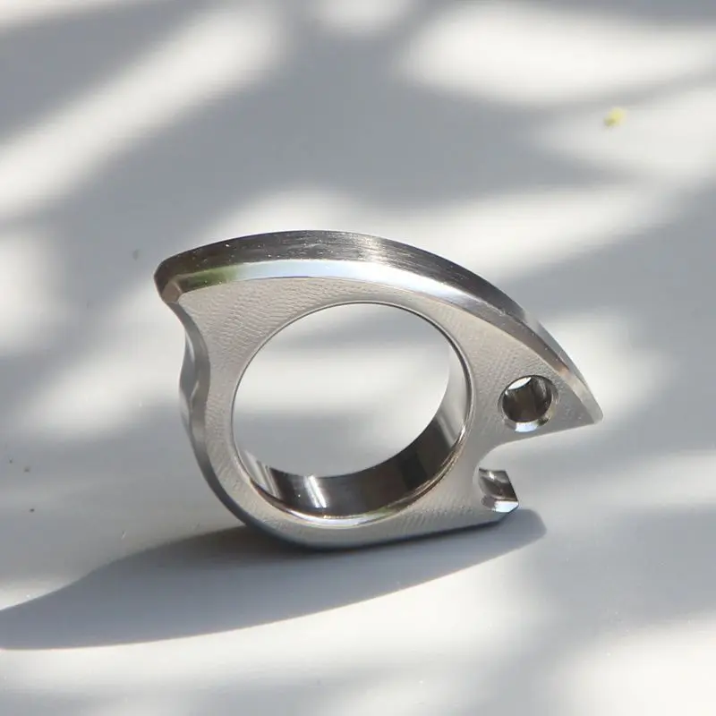 Outdoor Portable EDC Multifunctional Small Fish Ring TC4 Titanium Alloy Bottle Opener Key Pendant Tools