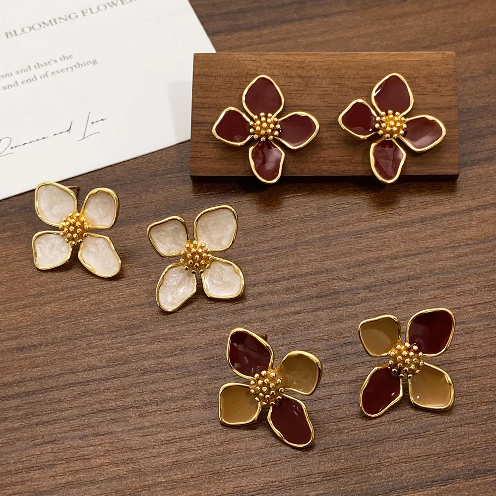 

2026 New Hibiscus Vintage Dropped Glaze Flower Stud Earrings for Women French Ins Korean Fashion Wedding Jewelry Romantic Gift