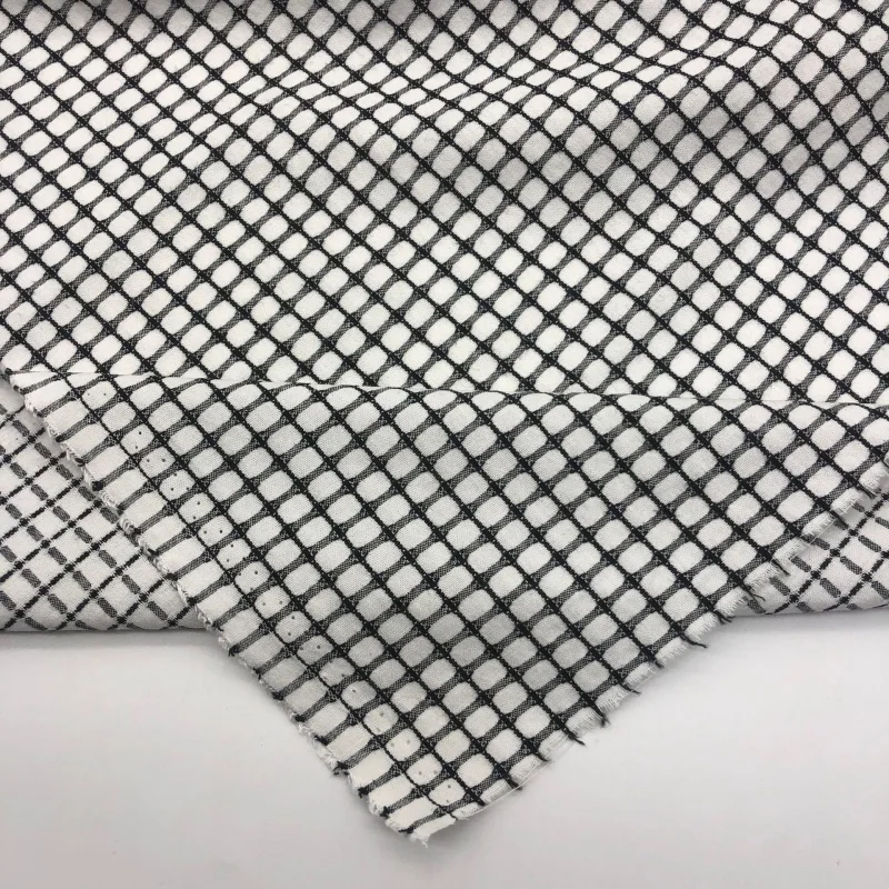 

Ткани: вискоза, эластан, жаккард, узорчатые, текстурированные, элегантные, для официальных мероприятий, для обивки, для штор, для скатертей, для постельного белья, для домашнего текстиля, натуральные.