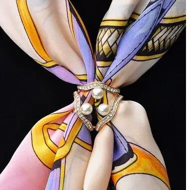 New Synthetic Gemstone Simulated Pearl Jewelry Camellias Imitation Pearl Scarf Holder Scarf Brooch Clips Jewelry Gift