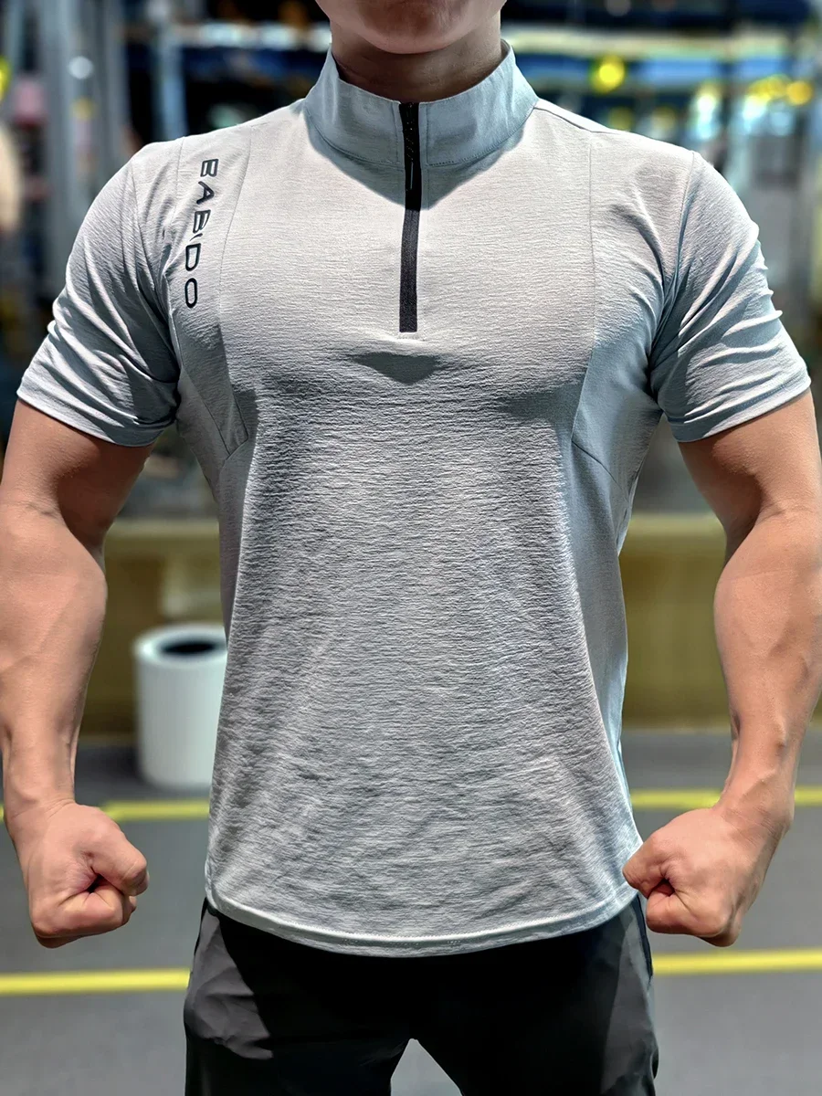 Mężczyźni Fitness Odzież sportowa Kulturystyka Trening Koszulka Siłownia Bieganie Koszulka z krótkim rękawem Tshirty Muscle Fit Top Szybkoschnący