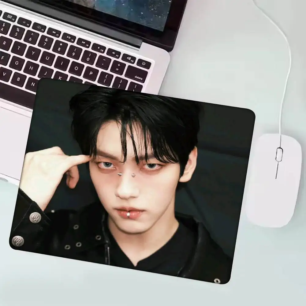 1pc Sänger S-Soobin Mousepad Kleine LockEdge Für Gamer Computer Schreibtisch Pad Rechteckige Anti-slip Gummi