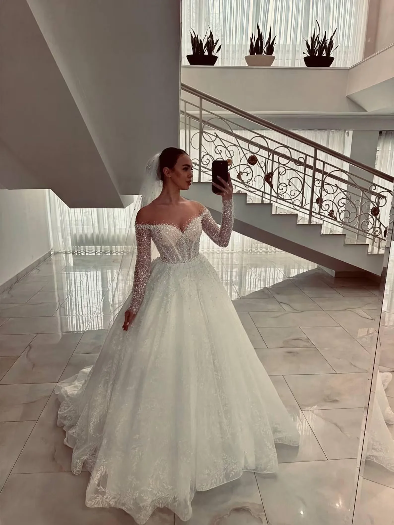 Customized Women's 2025 Latest Sparkling Lace Bead Wedding Dress Exquisite Bridal Dress Sweetheart Sexy Elegant