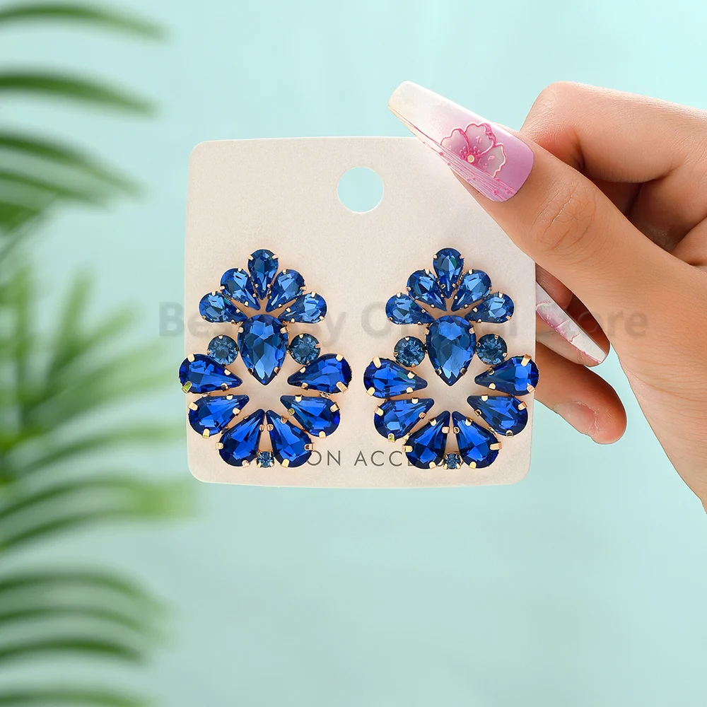 Vintage Leaf Shape Earrings For Women Inlaid Shiny Glass Luxury Elegant Alloy Ear Studs Geometric Charm Fashion Simple Jewelry