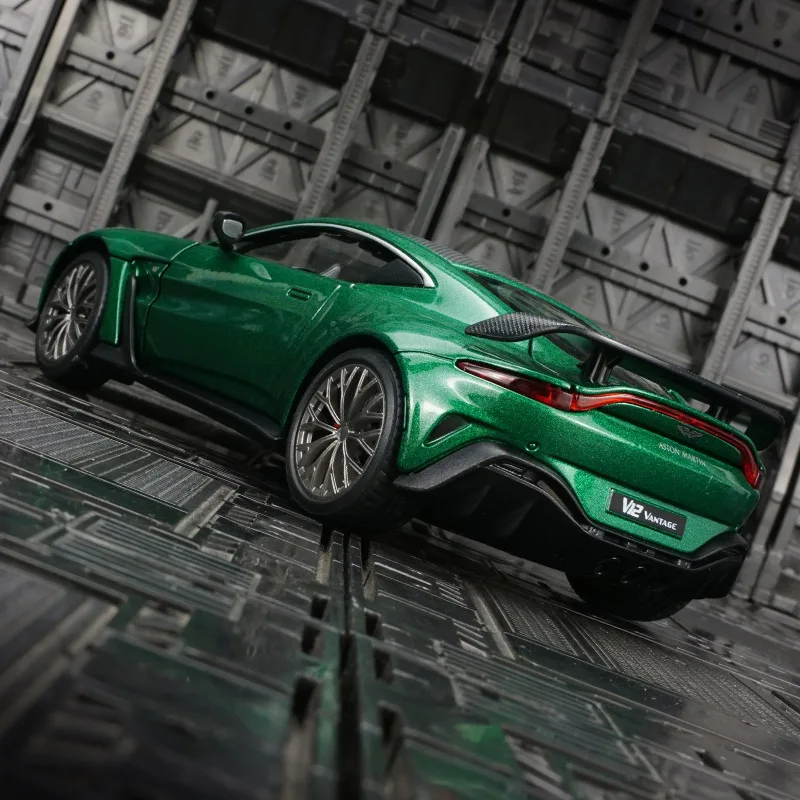 1: 24 Aston Martin VANTAGE V12 supercoche de aleación modelo colección de accesorios de coche puertas y capó de motor, el maletero se puede abrir