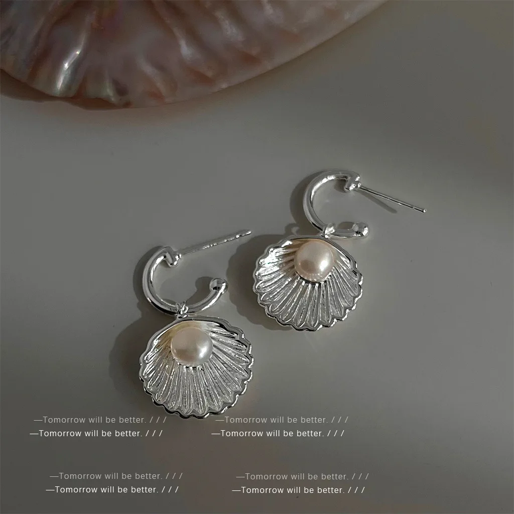 أزياء أقراط اللؤلؤ النساء الفرنسية الفاخرة شل أقراط اللؤلؤ إبرة فضية أنيقة بالجملة