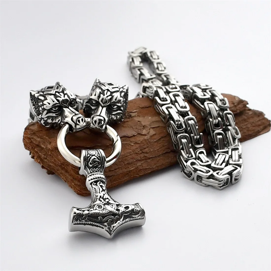 

2022 New Viking Thor's Hammer Pendant Necklace Nordic Stainless Steel Celtic Wolf Head Chain King Chain Necklace Viking Jewelry