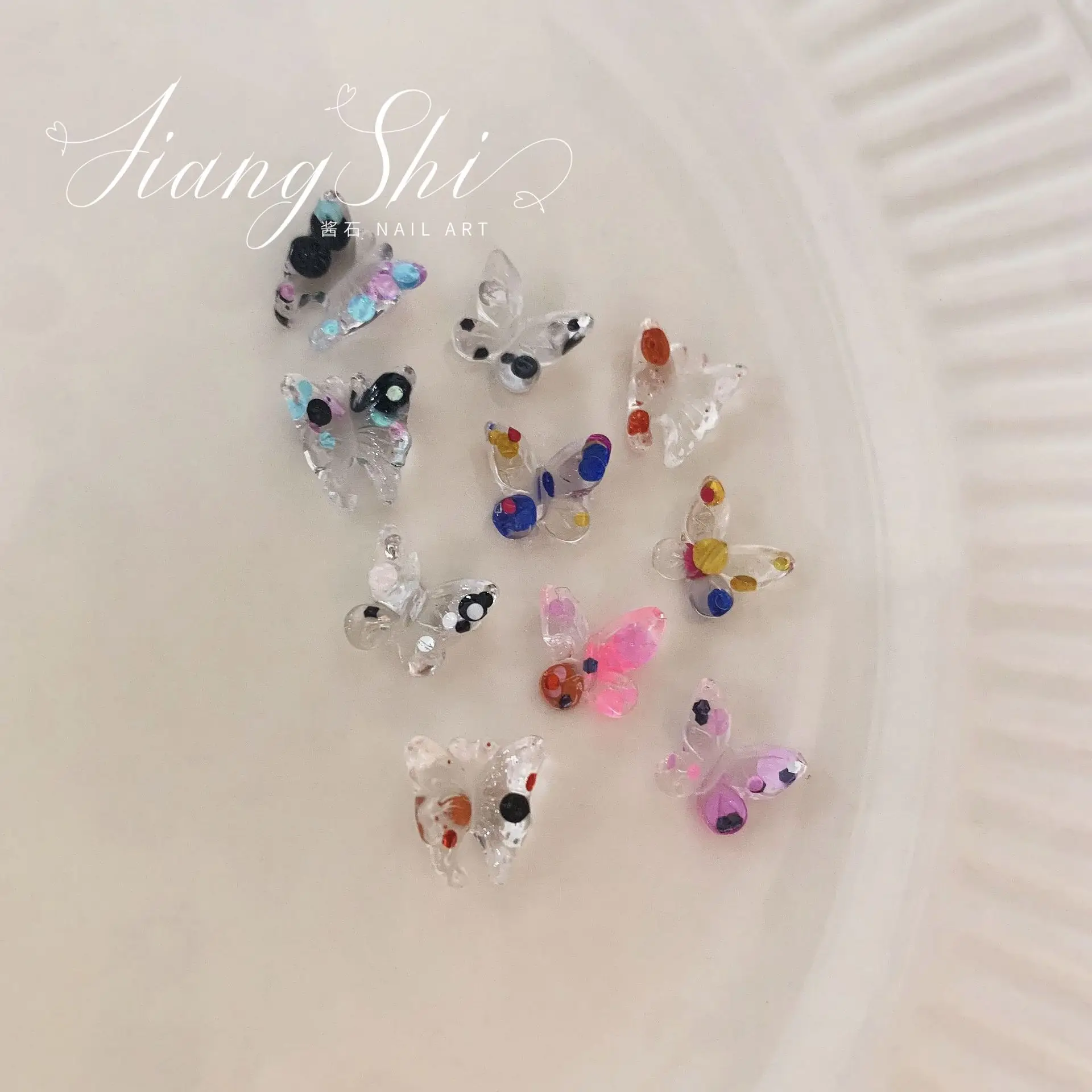 30pcs New Process Cute Distinctive Contrast Butterfly Resin Nail Accessories Colorful Gradient Delicate Nail Decoration