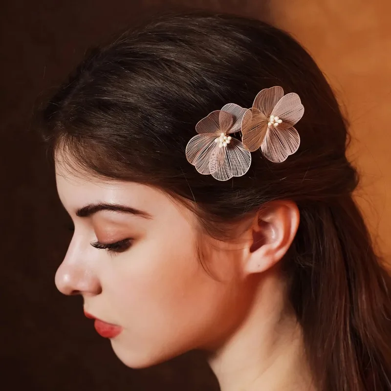 

Свадебный головной убор: Простой и элегантный золотой цветочный гребень для волос ручной работы с ажурной золотой нитью для свадебной прически