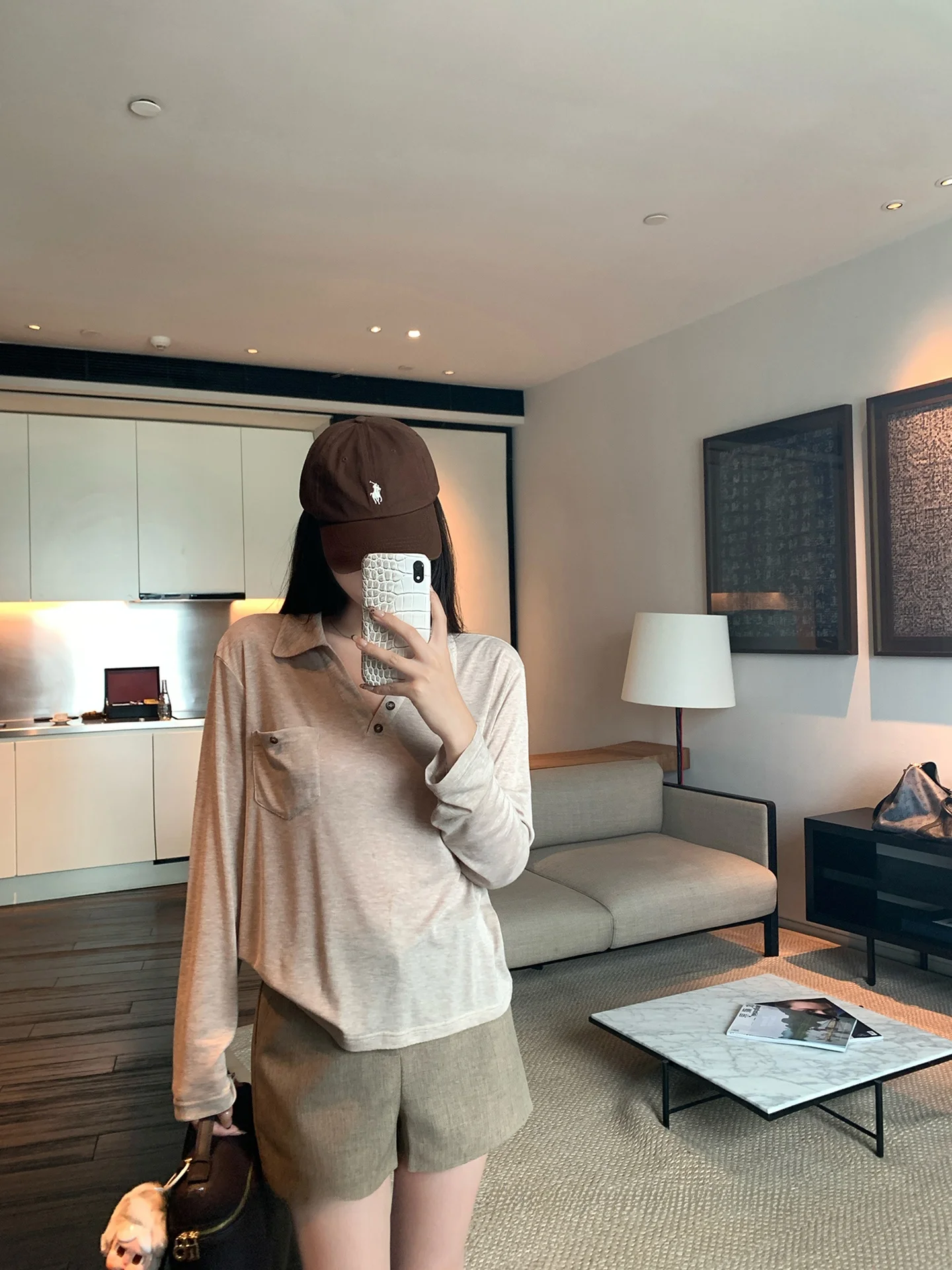 

Low-Key Vintage Single ket V-Ne Long Sve Ne T-irt Lazy Sle Top Women's Loose Fit Regular Length Summer 2025