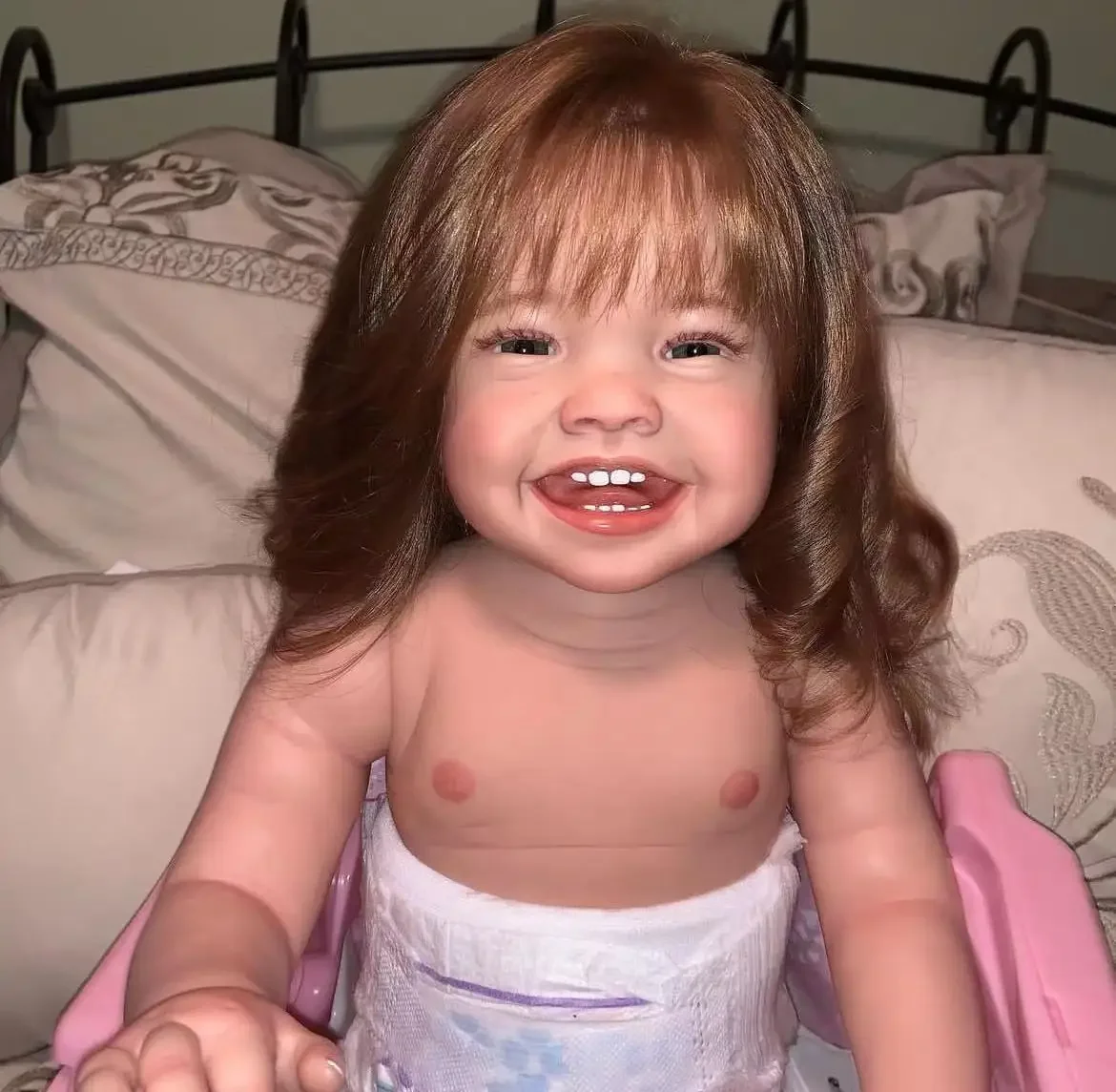 

Индивидуальные ограниченные поставки 28 дюймов Reborn Baby Mila с ручными вьющимися каштановыми волосами DIY часть окрашенные наборы Рождественский подарок