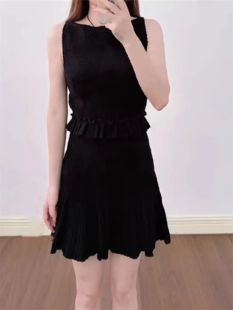 

New Women's Edible Fungus Edge Black Knitted Suit Ladies Round Neck Sleeveless Top or A-Line Mini Skirt