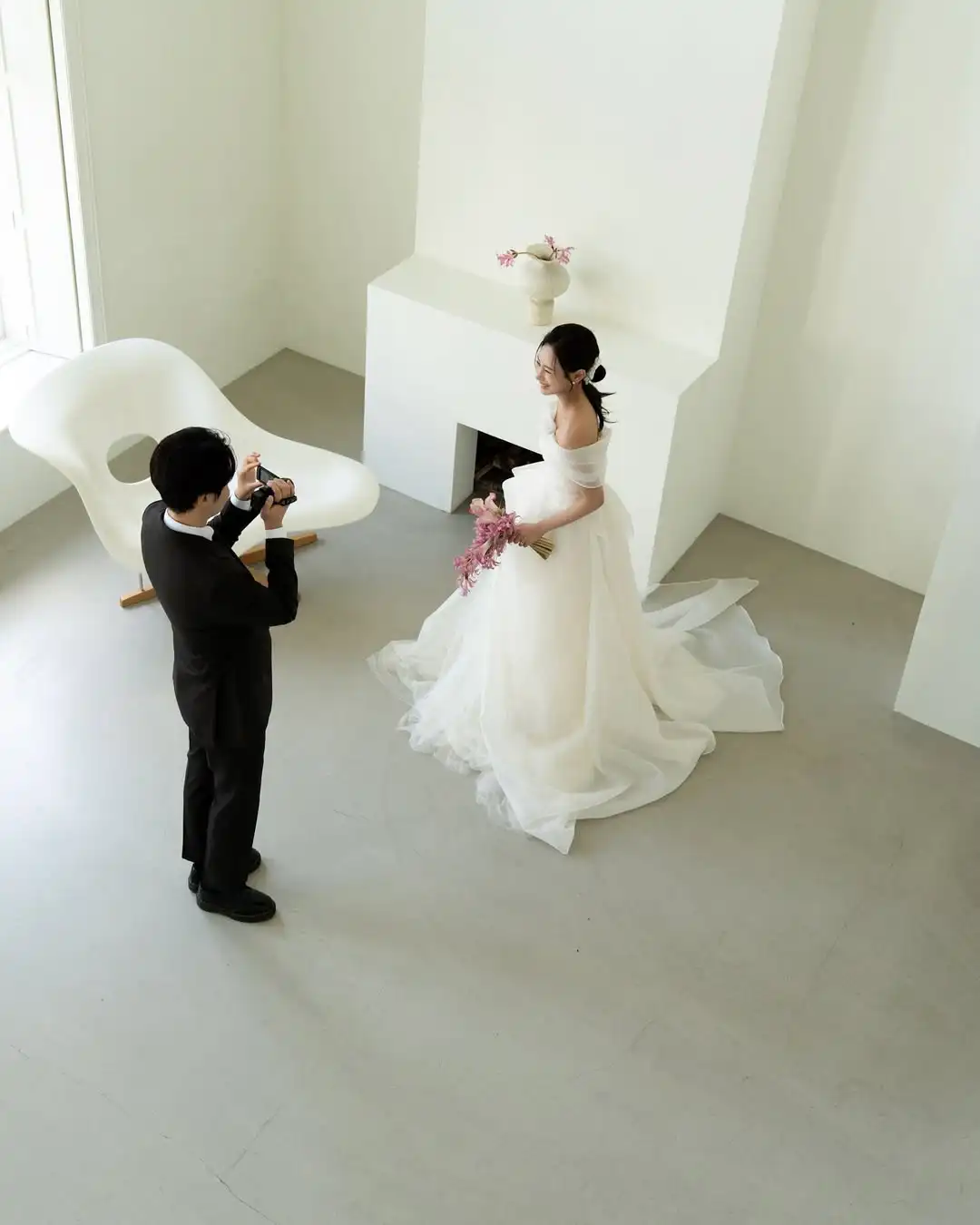 Giyu الأميرة قبالة الكتف ألف خط فستان الزفاف تول فستان زفاف كوريا التقطت الصور الزفاف وثنيات قصيرة الأكمام الطابق طول