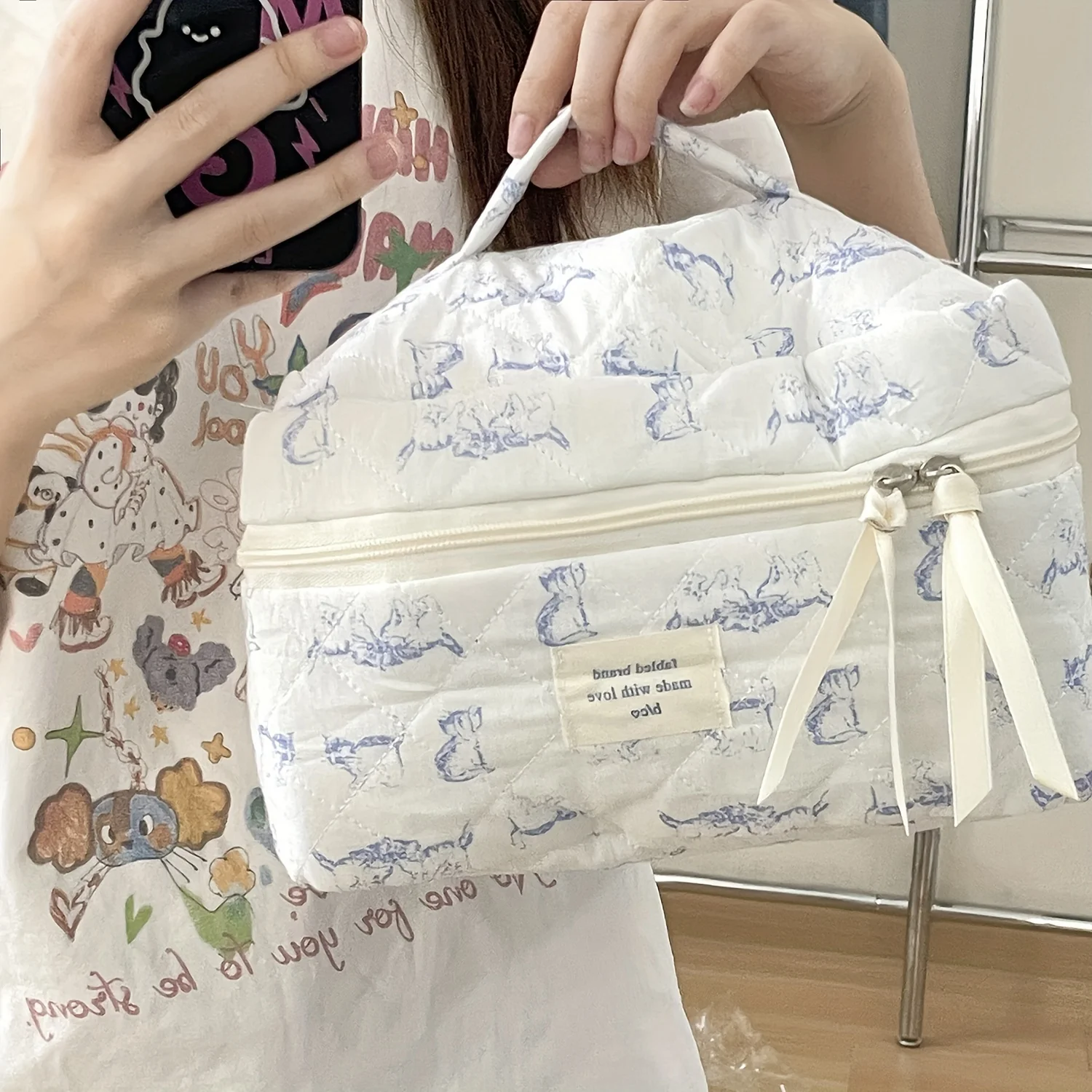 Borsa per il trucco floreale blu navy 1PC con grande capacità, carina e portatile, borsa per cosmetici trapuntata interamente in cotone, borsa per