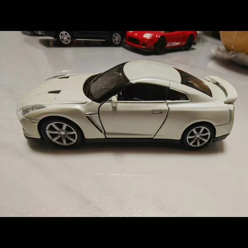 

WELLY 1:36 Nissan GT-R Alloy Car Model High Simulation Diecast Metal Vehicles Toys Kids Collection Display Ornaments